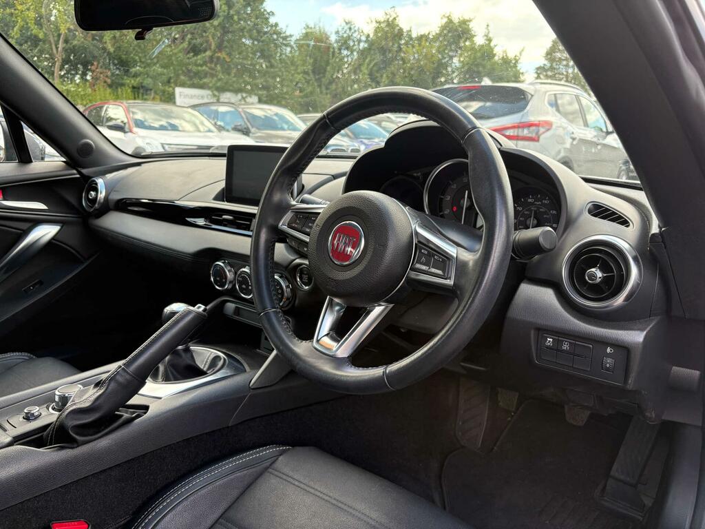 Fiat 124 Spider Lusso Black #4