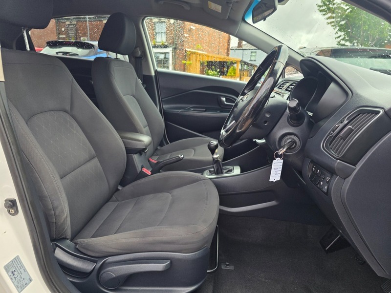 Kia RIO Sr7 White
