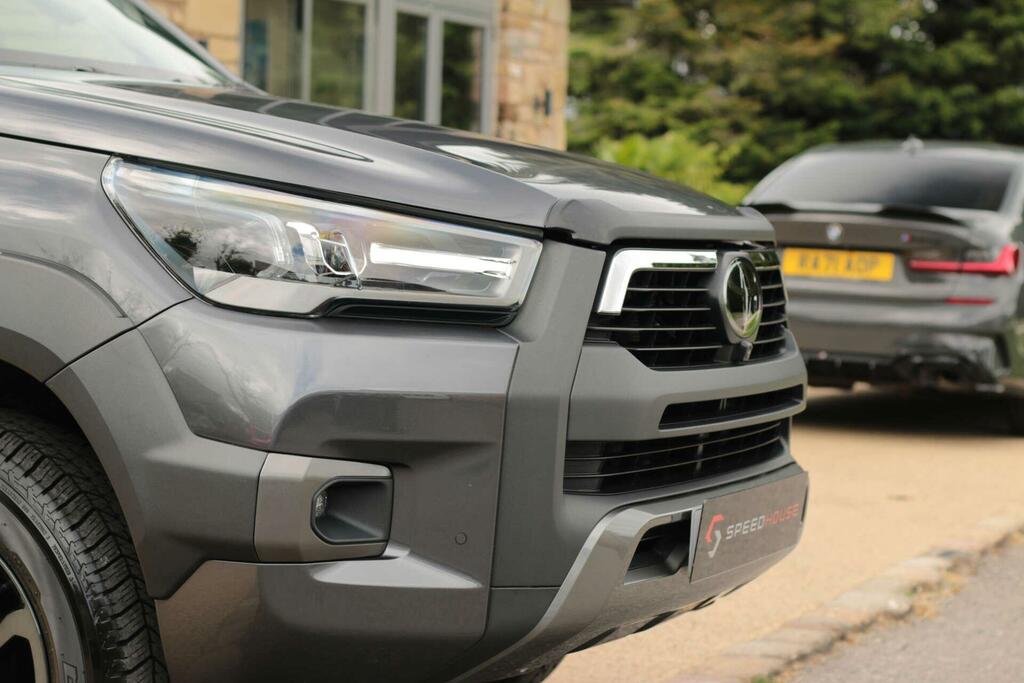 Toyota HILUX D-4d Invincible X Brown #19