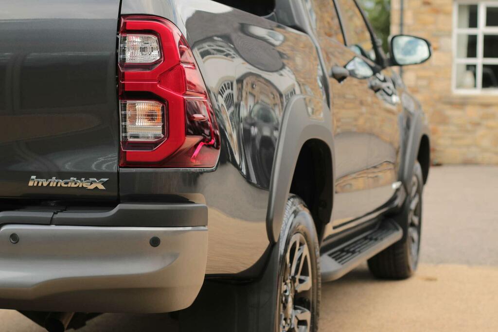 Toyota HILUX D-4d Invincible X Brown #23