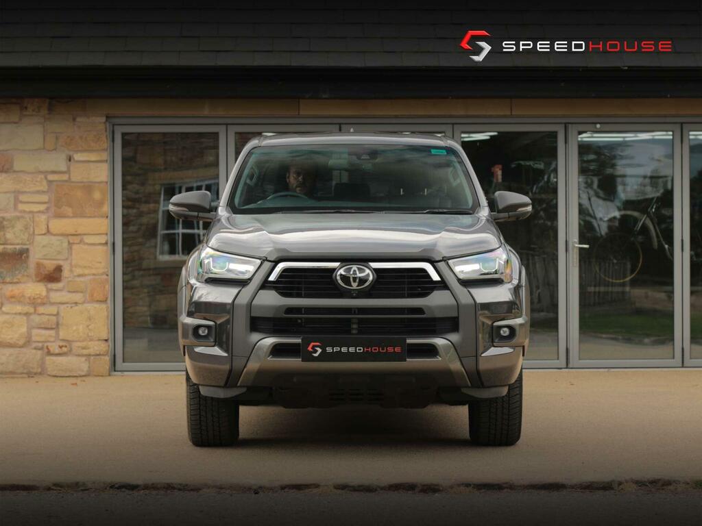 Toyota HILUX D-4d Invincible X Brown #8