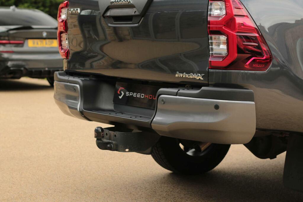 Toyota HILUX D-4d Invincible X Brown #22