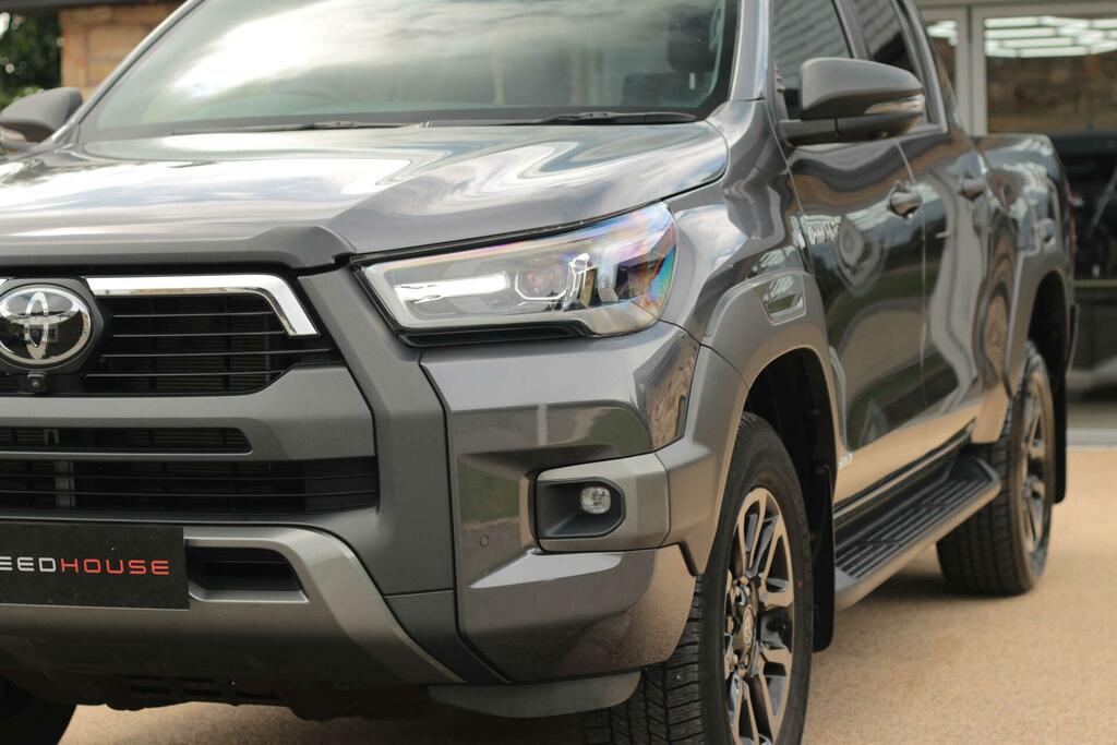 Toyota HILUX D-4d Invincible X Brown #17