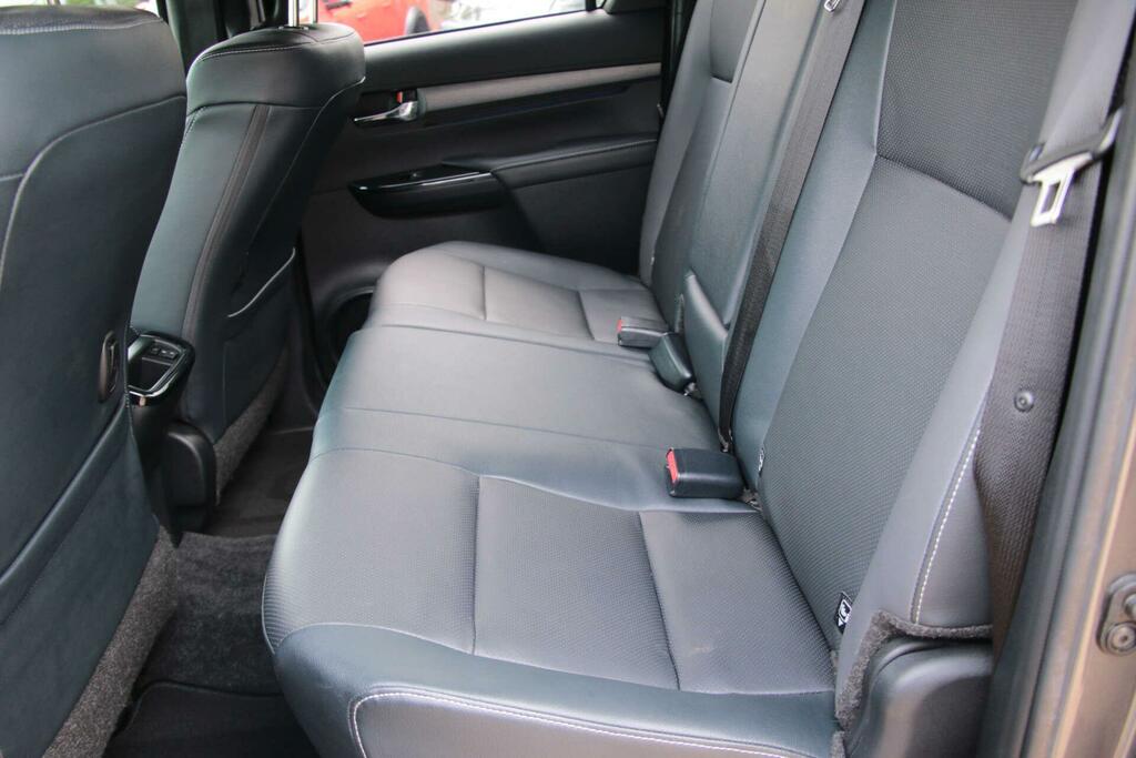Toyota HILUX D-4d Invincible X Brown #12