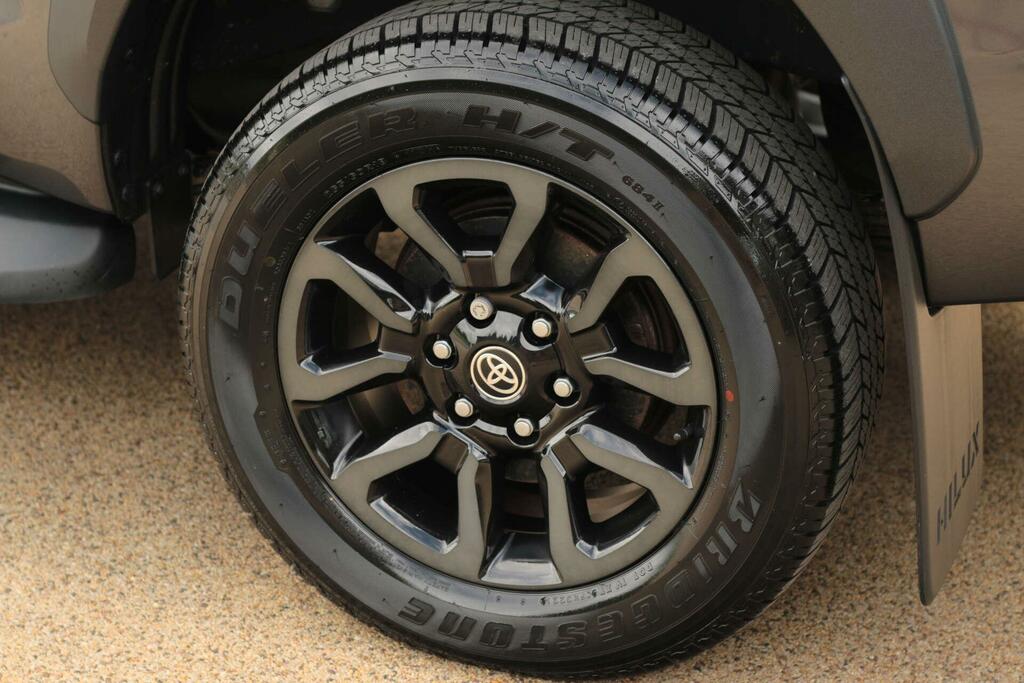 Toyota HILUX D-4d Invincible X Brown #25