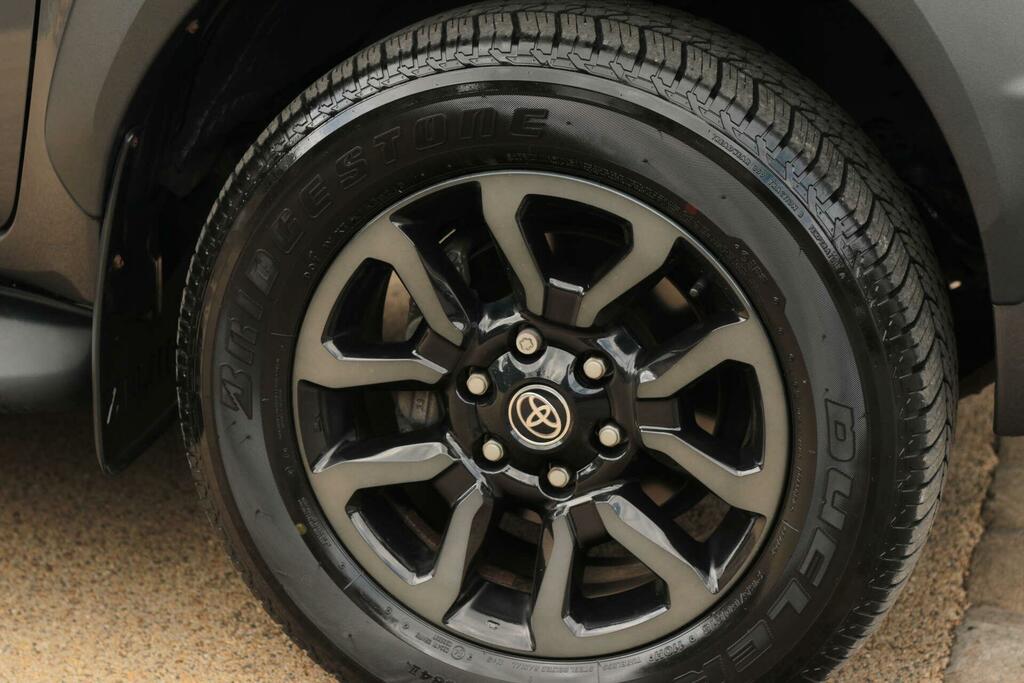 Toyota HILUX D-4d Invincible X Brown #20