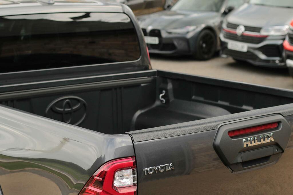 Toyota HILUX D-4d Invincible X Brown #15