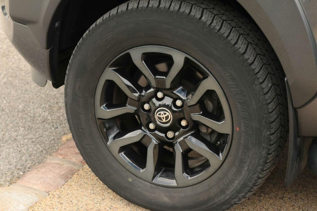 Toyota HILUX D-4d Invincible X Brown #26
