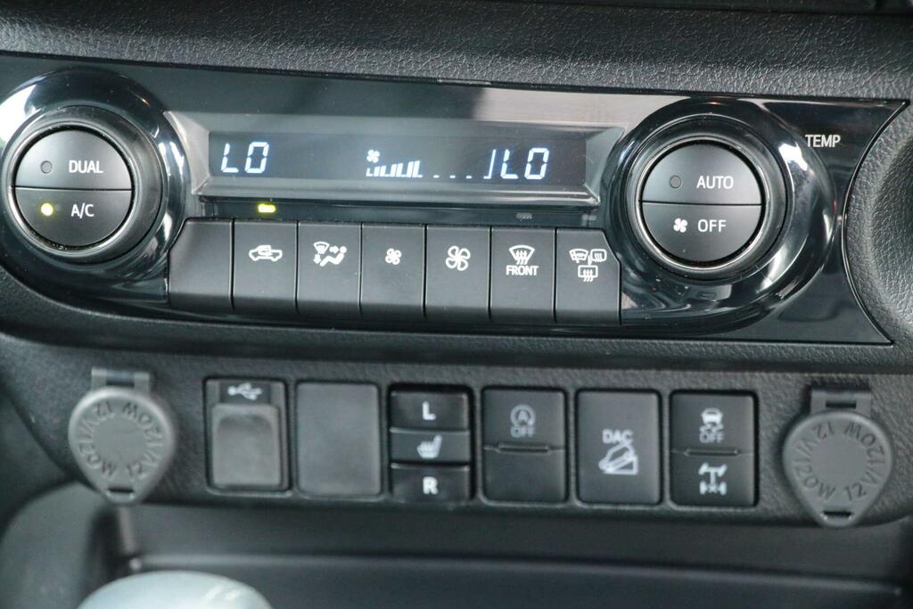 Toyota HILUX D-4d Invincible X Brown #37
