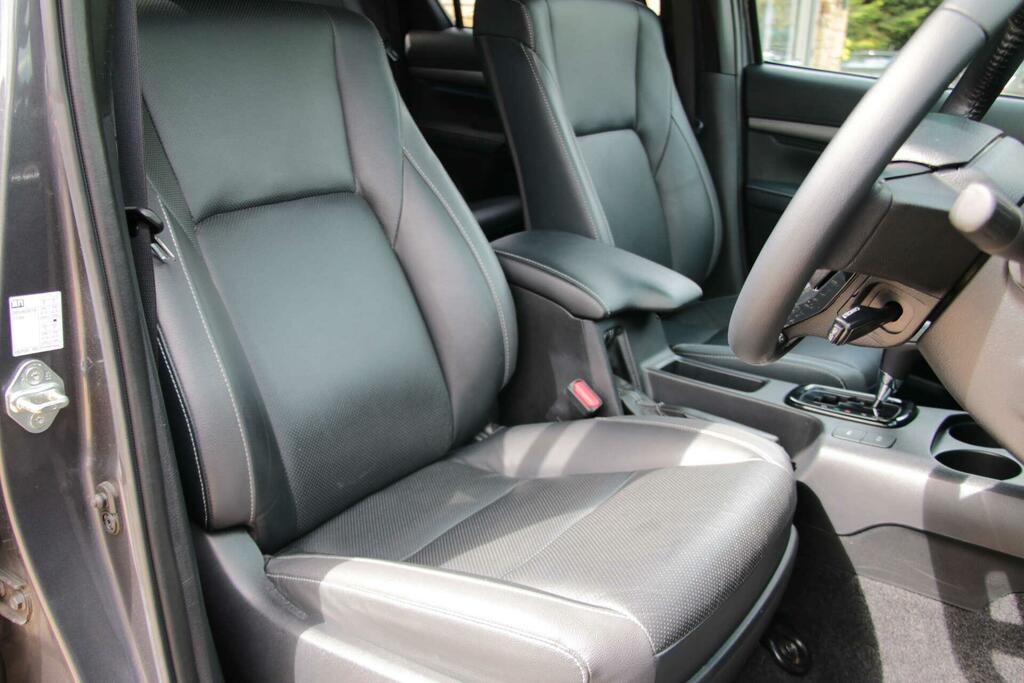 Toyota HILUX Invincible X Grey #2
