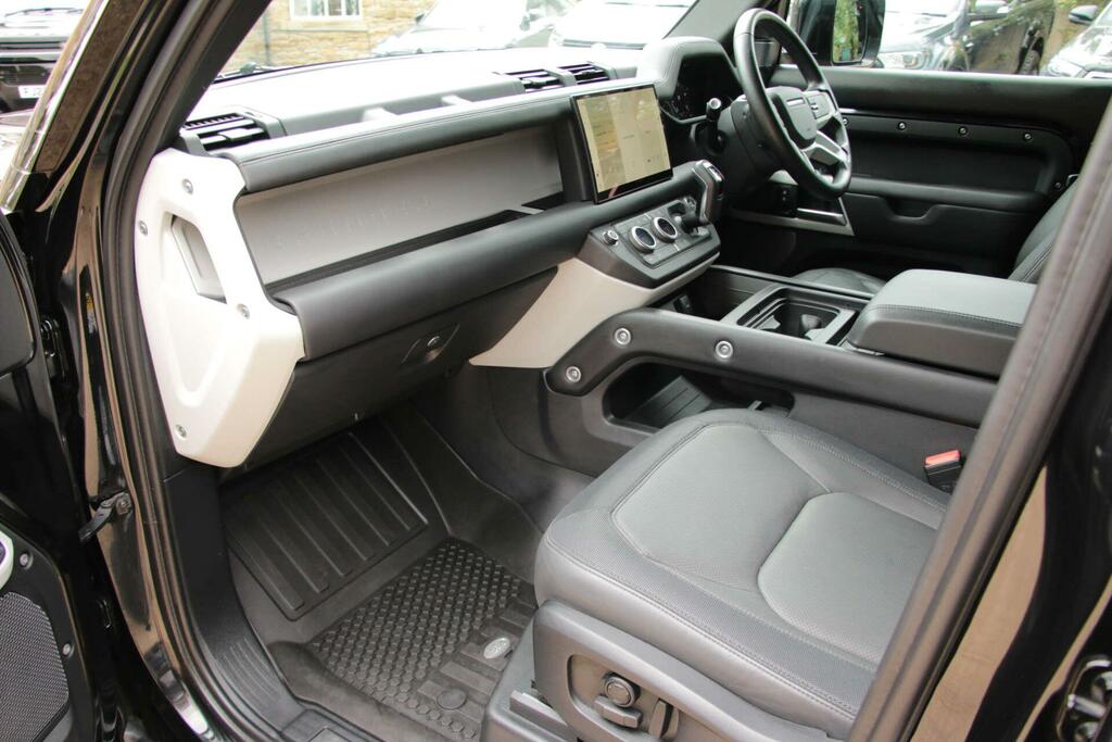 Land Rover Defender 110 X-dynamic Hse Black #3