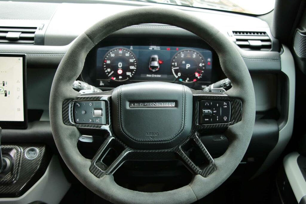 Land Rover Defender 110 Hse Black #6