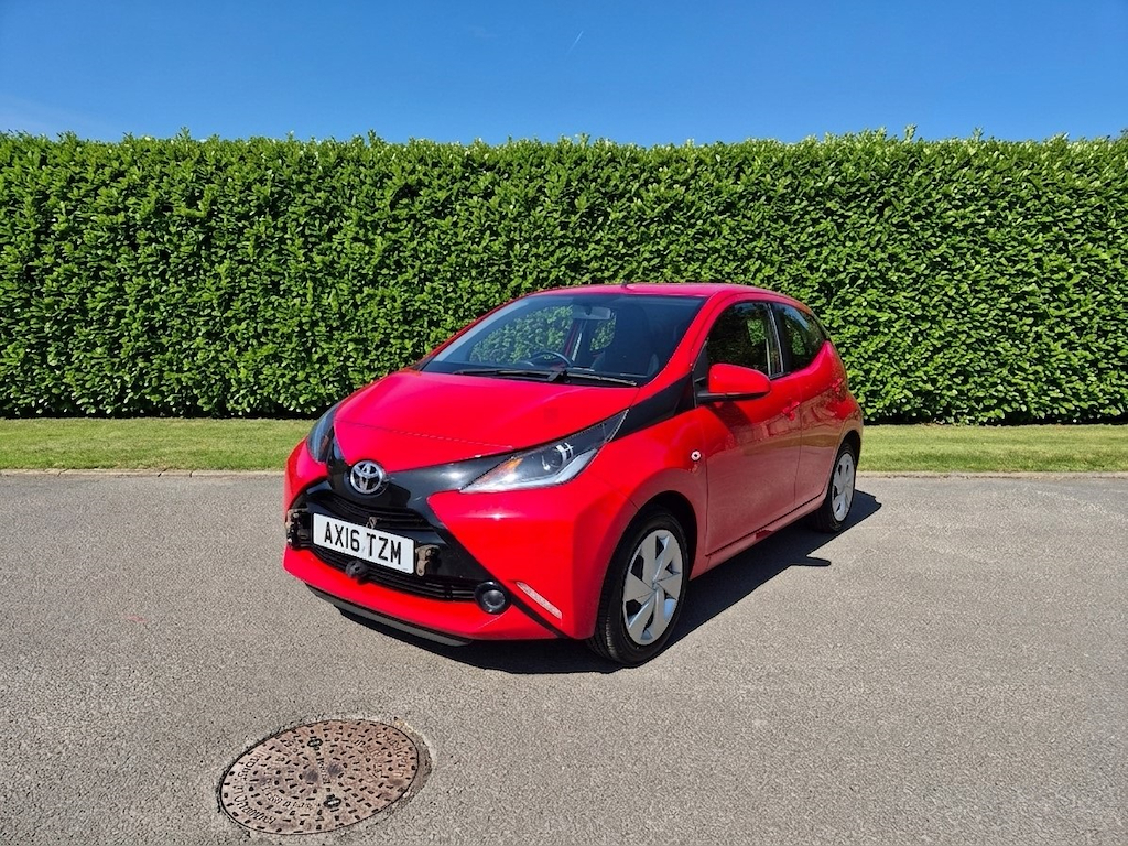 Toyota Aygo 1.0 Vvt-i X-play X-shift Motorhome Towca AX16TZM Red #3