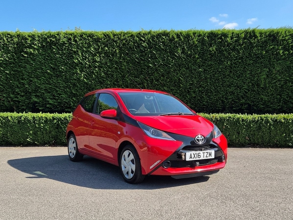 Toyota Aygo 1.0 Vvt-i X-play X-shift Motorhome Towca AX16TZM Red #5