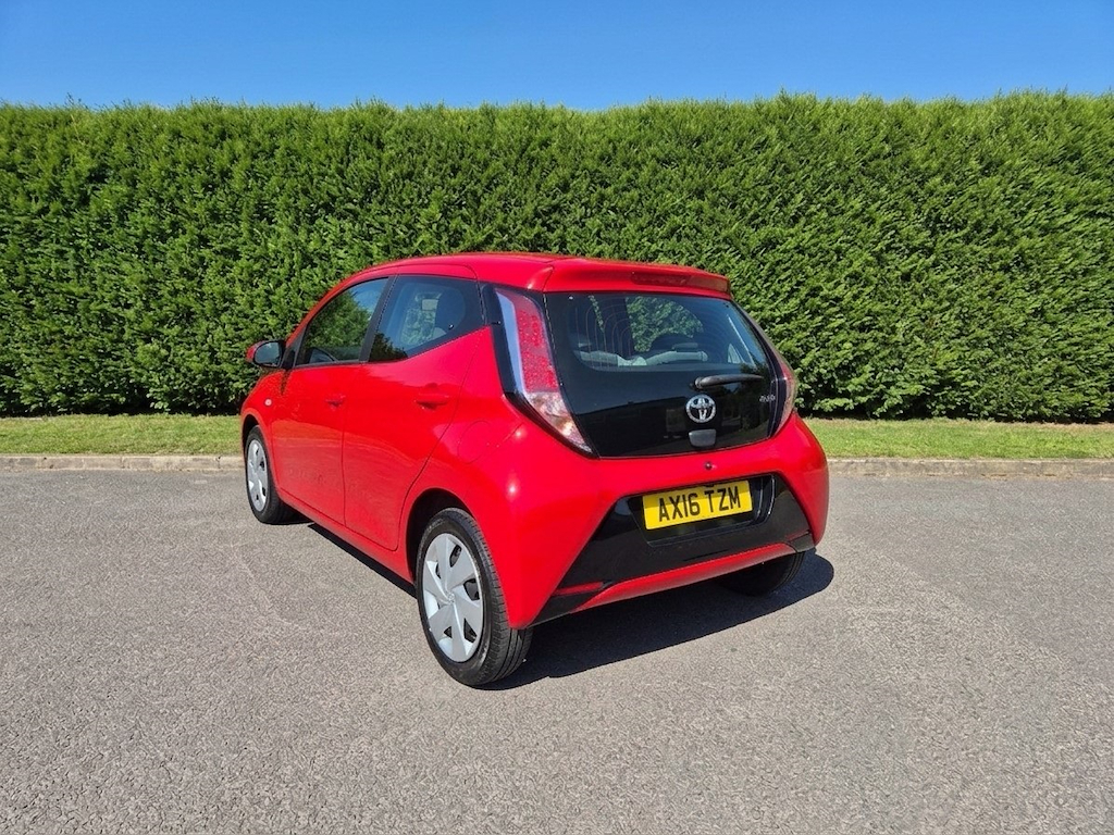 Toyota Aygo 1.0 Vvt-i X-play X-shift Motorhome Towca AX16TZM Red #4