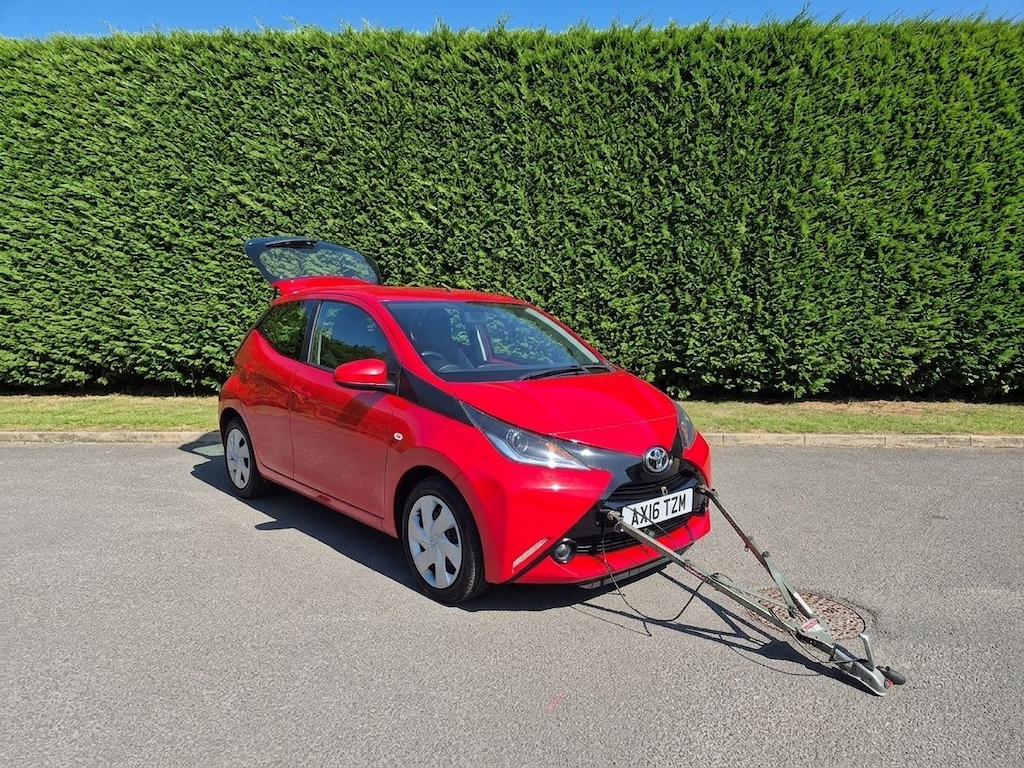 Toyota Aygo 1.0 Vvt-i X-play X-shift Motorhome Towca AX16TZM Red