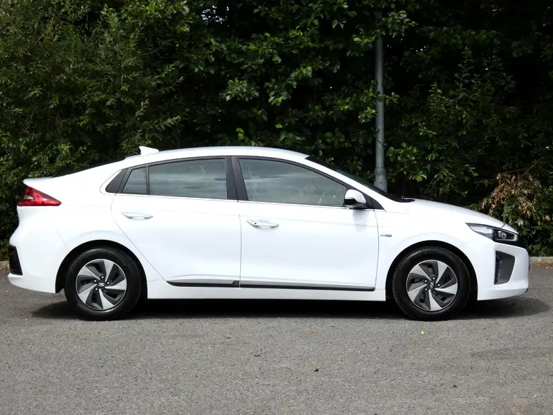 Hyundai Ioniq 1.6 H-gdi Premium Dct Euro 6 Ss YP19YHD White #3