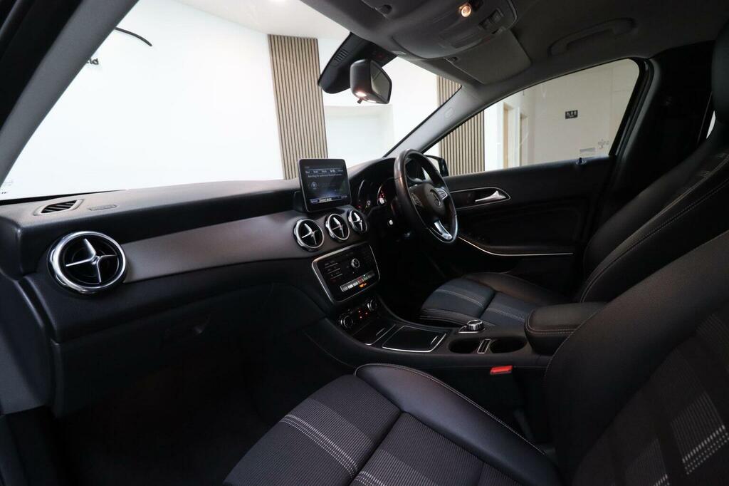 Mercedes-Benz GLA Class 1.6 Gla 200 Amg Line Exec Station Wagon Red #9