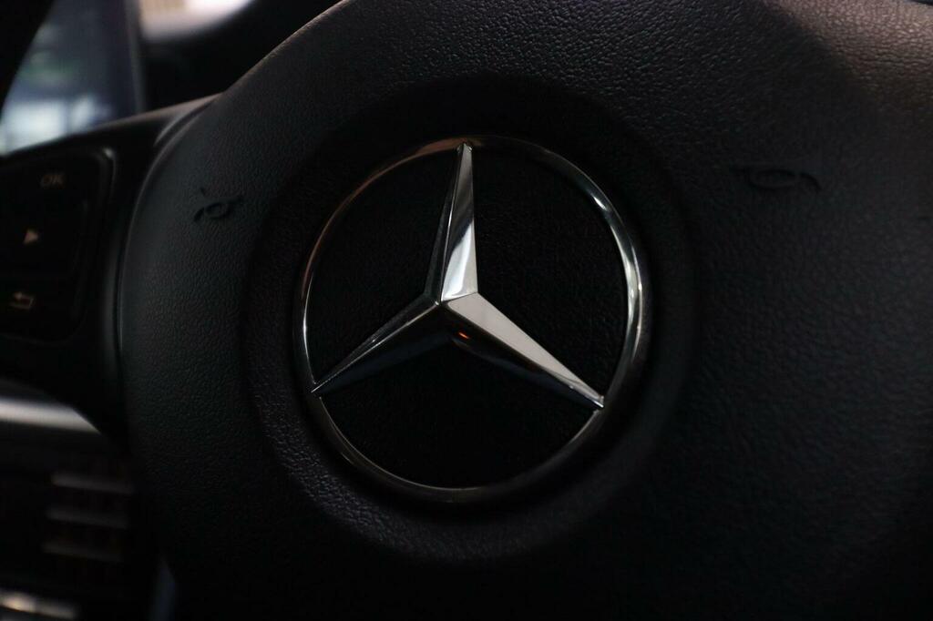 Mercedes-Benz GLA Class 1.6 Gla 200 Amg Line Exec Station Wagon Red #36