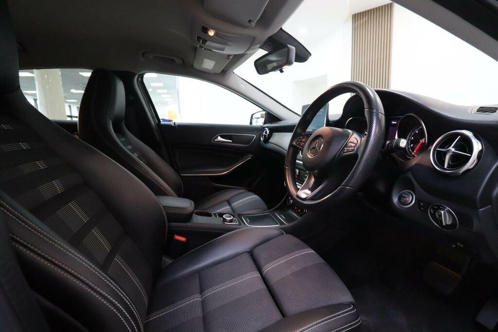 Mercedes-Benz GLA Class 1.6 Gla 200 Amg Line Exec Station Wagon Red #13