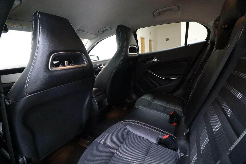 Mercedes-Benz GLA Class 1.6 Gla 200 Amg Line Exec Station Wagon Red #11