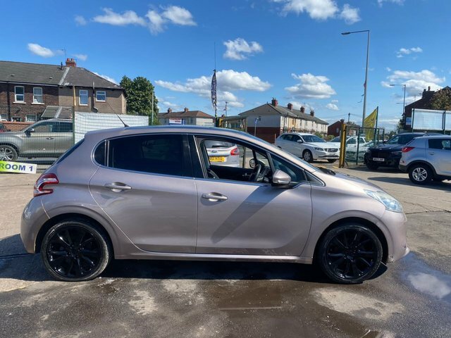 Peugeot 208 Vti Feline Hatchback Pink #3