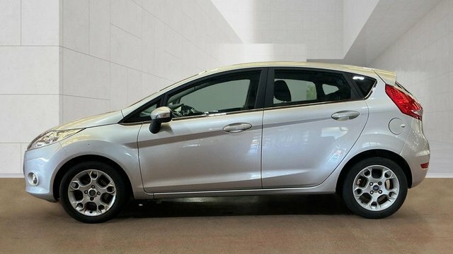 Ford Fiesta Zetec Hatchback Silver #6
