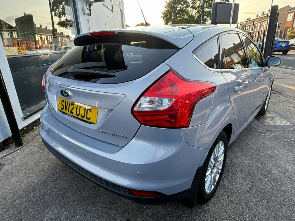 Ford Focus Titanium Hatchback Silver #3