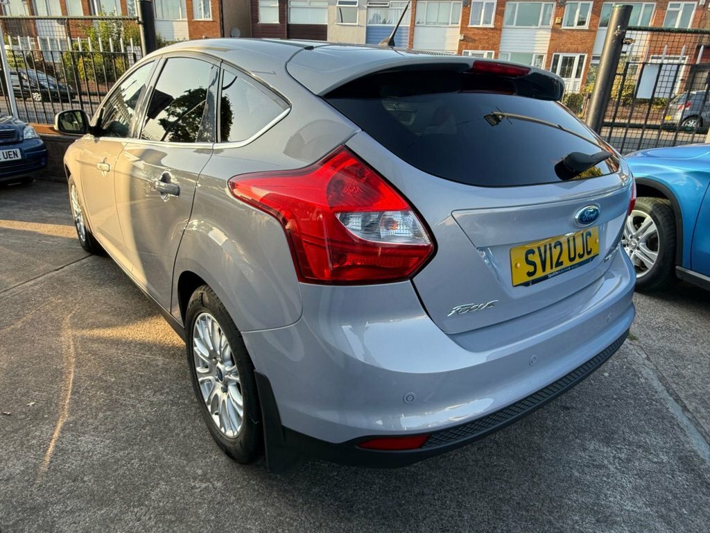 Ford Focus Titanium Hatchback Silver #4
