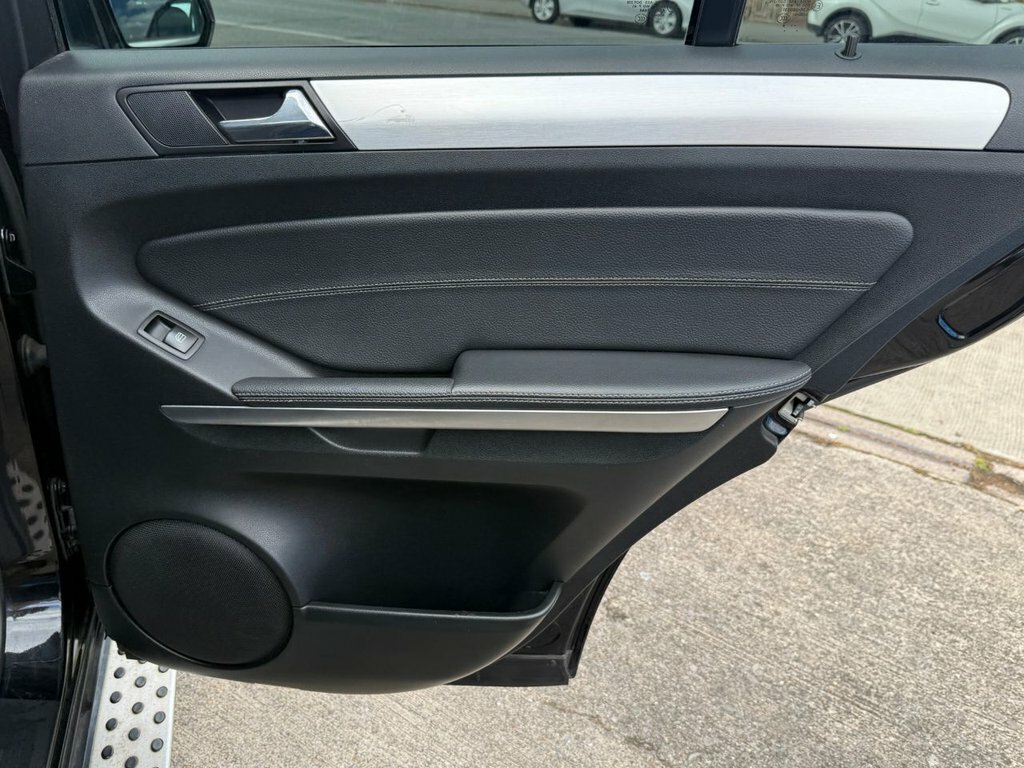 Mercedes-Benz M Class 3.0L Ml320 Cdi Sport 222 Bhp Black #37