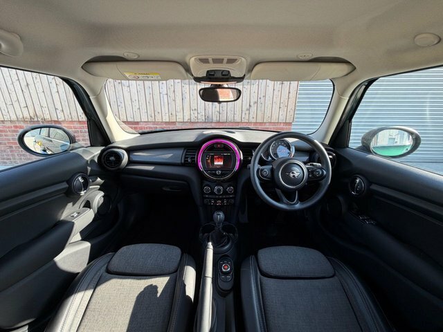 Mini Hatch 2018 1.5 Cooper Hatchback Euro 6 NL18CZF Green #3