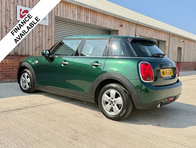 Mini Hatch 2018 1.5 Cooper Hatchback Euro 6 NL18CZF Green #2