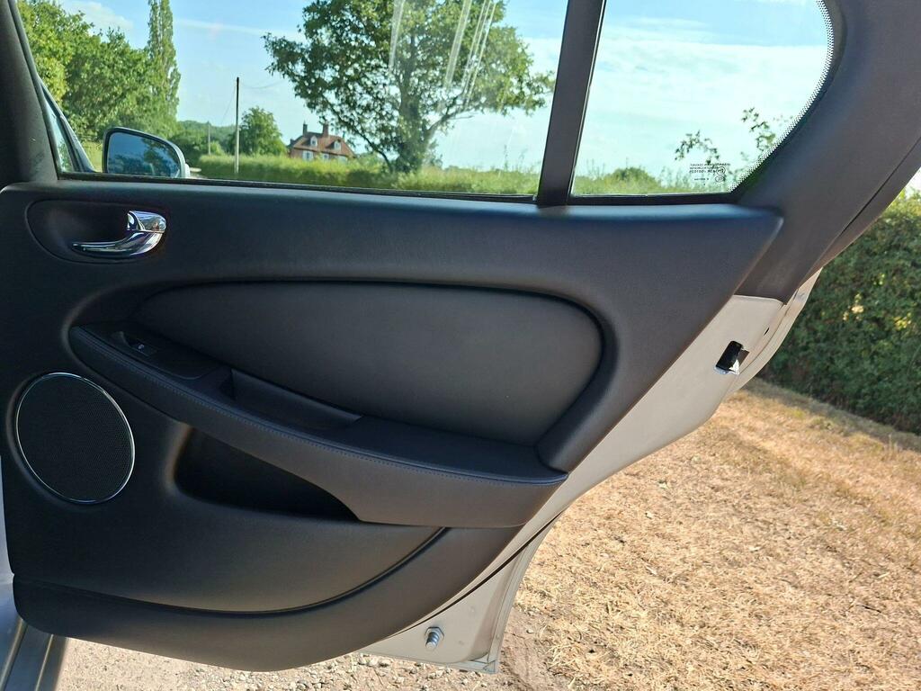 Jaguar X-Type 2.2D Sovereign Estate Less Than 50 000 Grey #8