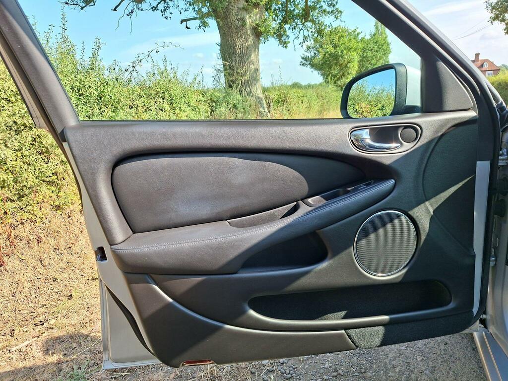 Jaguar X-Type 2.2D Sovereign Estate Less Than 50 000 Grey #11