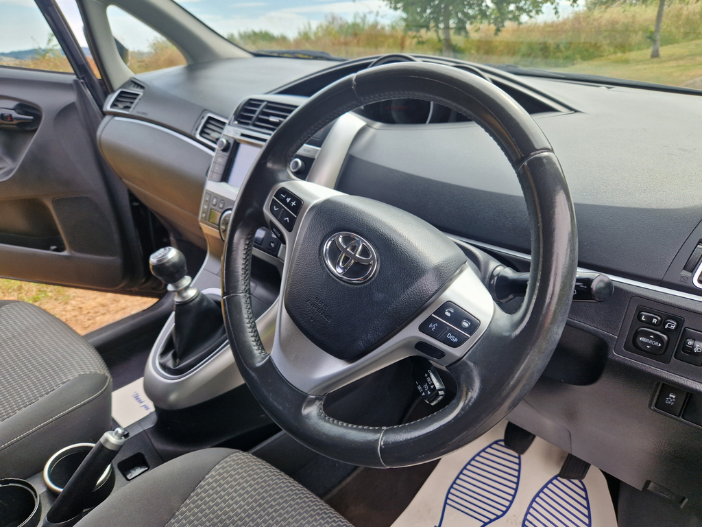 Toyota Verso D-4d Icon #4