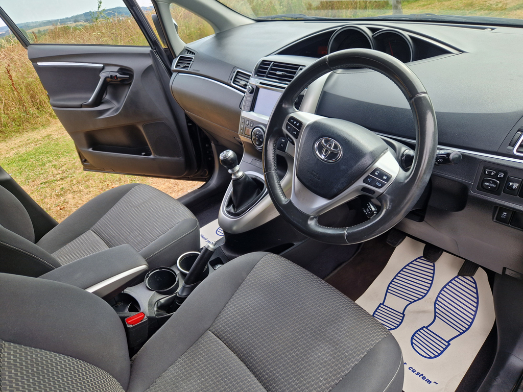 Toyota Verso D-4d Icon #5