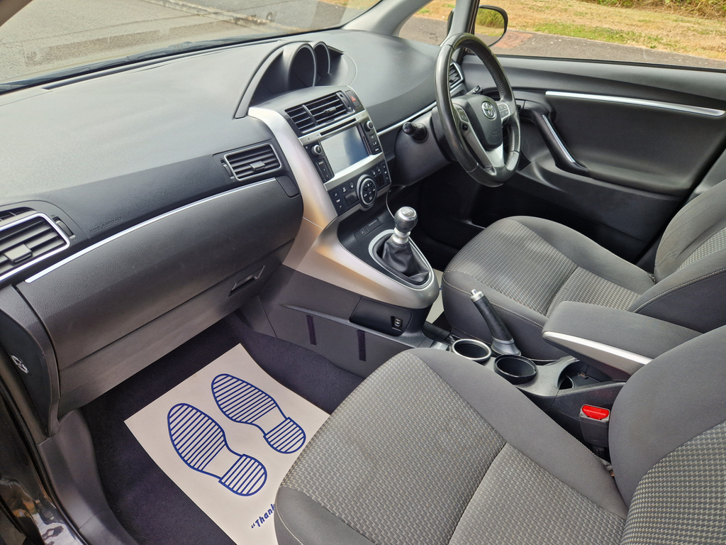 Toyota Verso D-4d Trend Mpv White #10