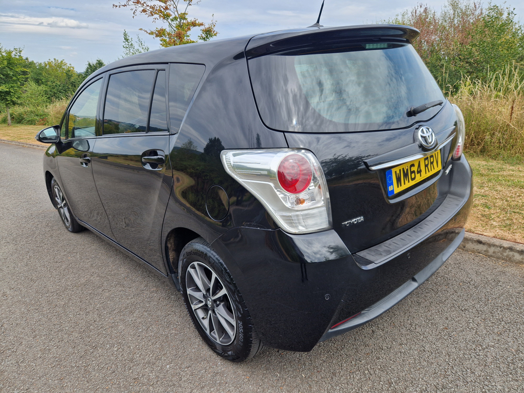 Toyota Verso D-4d Icon #3