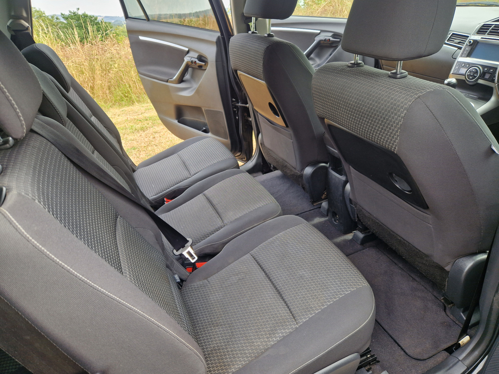 Toyota Verso D-4d Icon #6