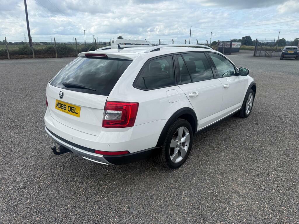 Skoda Octavia 2.0 Tdi Scout Dsg 4Wd Euro 6 S S White #3