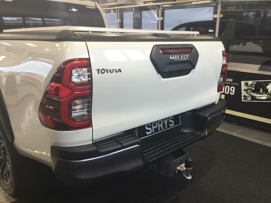 Toyota HILUX 2.8 D-4d Invincible X 4Wd Euro 6 Ss Black #12