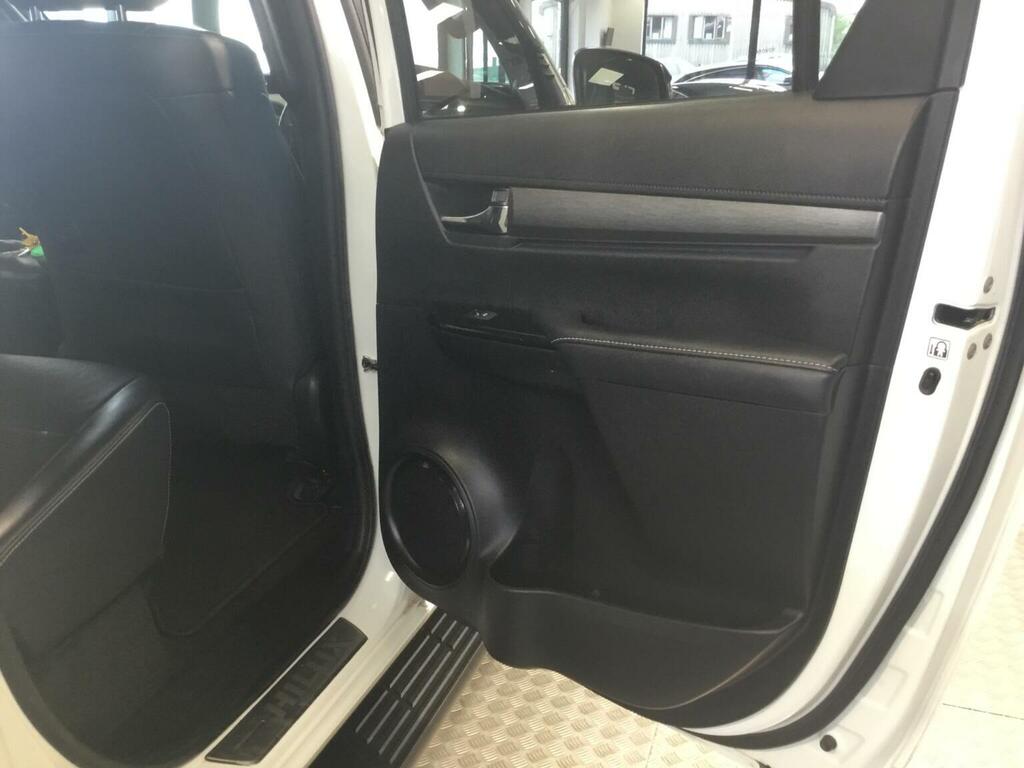 Toyota HILUX 2.8 D-4d Invincible X 4Wd Euro 6 Ss Black #30
