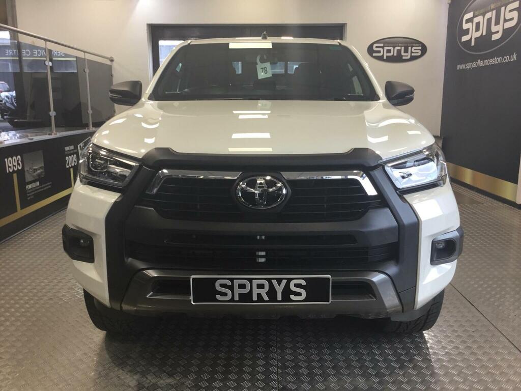 Toyota HILUX 2.8 D-4d Invincible X 4Wd Euro 6 Ss White #3