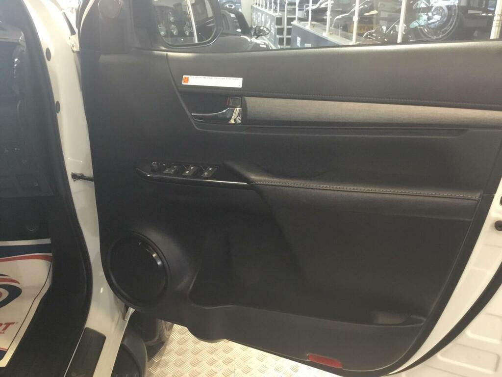 Toyota HILUX 2.8 D-4d Invincible X 4Wd Euro 6 Ss Black #35