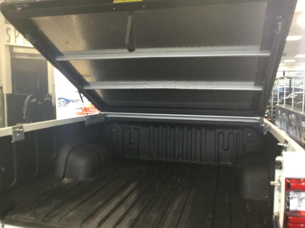 Toyota HILUX 2.8 D-4d Invincible X 4Wd Euro 6 Ss Black #17