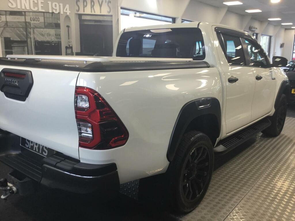 Toyota HILUX 2.8 D-4d Invincible X 4Wd Euro 6 Ss Black #15