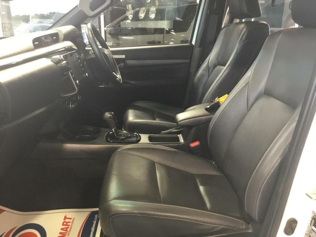 Toyota HILUX 2.8 D-4d Invincible X 4Wd Euro 6 Ss Black #24