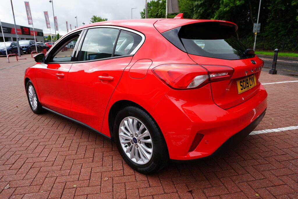 Ford Focus 2.0 Ecoblue Titanium Hatchback E Red #4