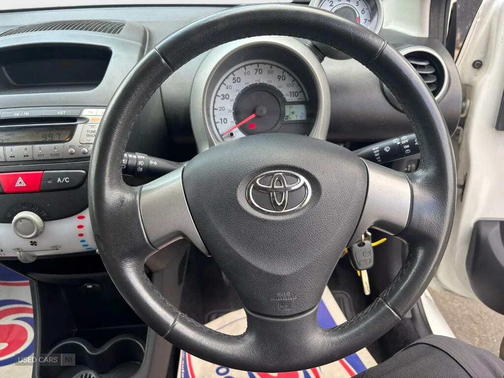 Toyota Aygo 1.0 Vvt-i Mode 68 Bhp Super Low Milage Red #7