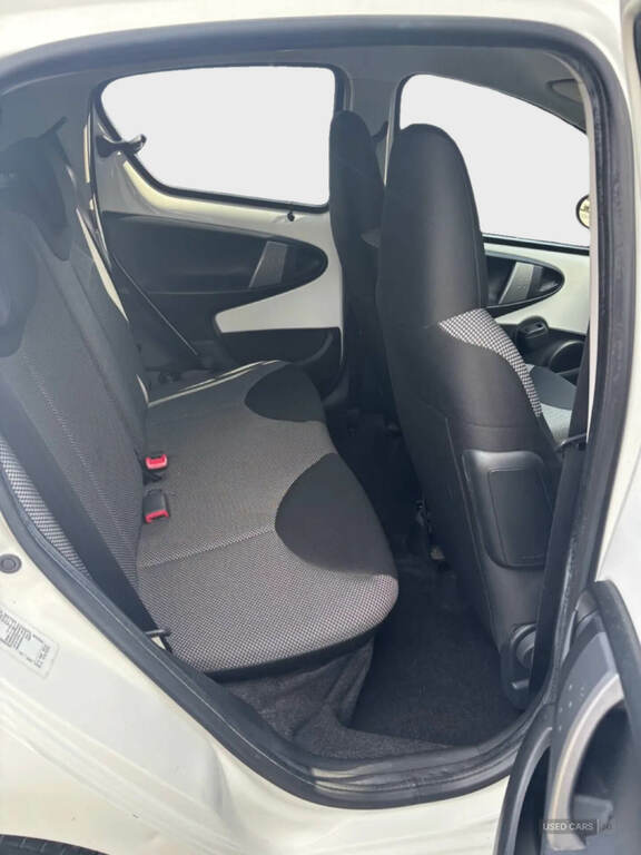 Toyota Aygo 1.0 Vvt-i Fire Ac White #4